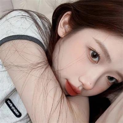 火车上的女孩2021